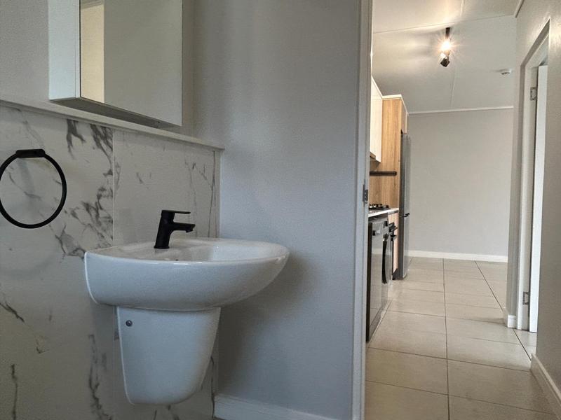 To Let 1 Bedroom Property for Rent in Sandown Western Cape